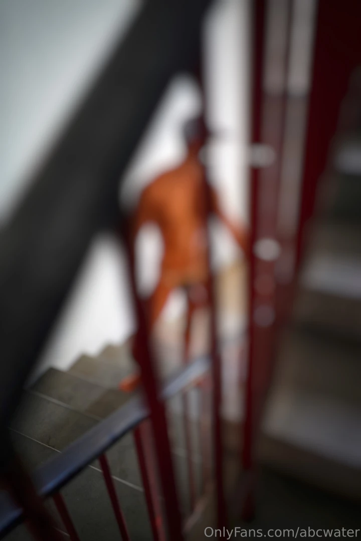 Peeked in staircase tip 3 to get hi-res in dm 3 classic cock abs chest 