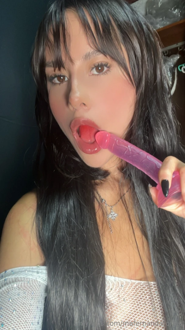 Si una de tus fantas as era verme con un dildo met rmelo hasta la 