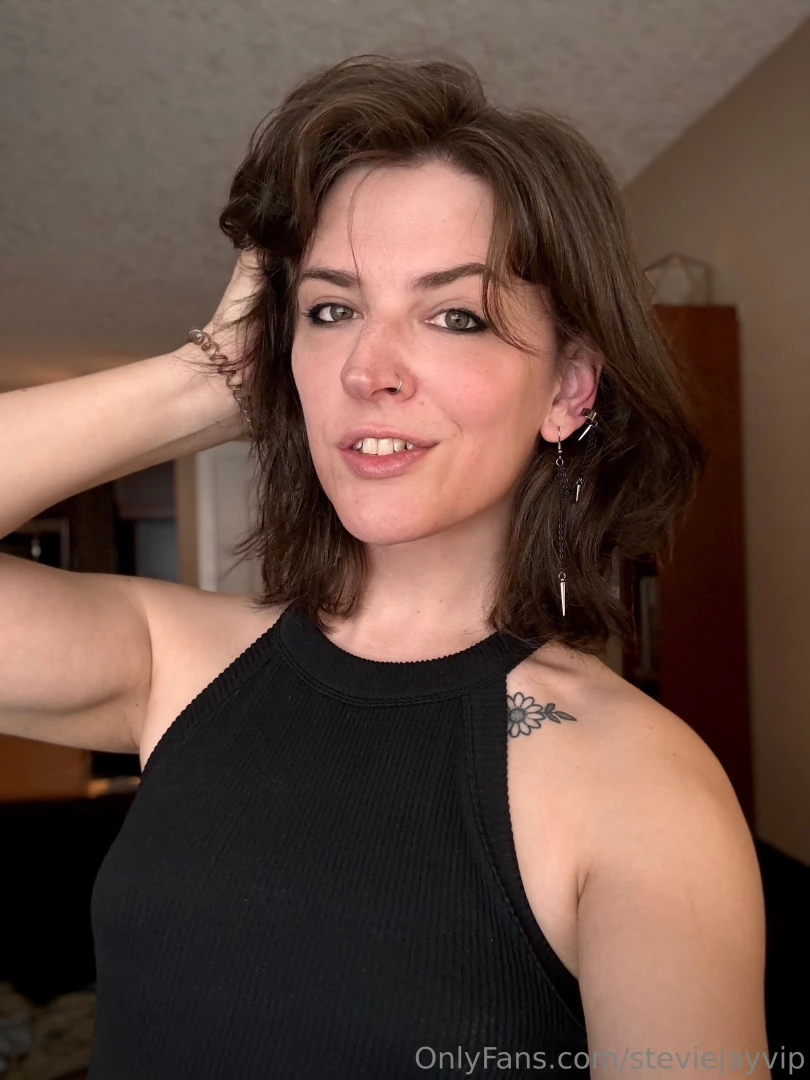 Feeling cute and thriving on trans day of visibility thank you all for 