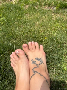 Can i give u a footjob part 1