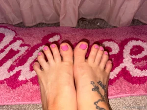 As promised here are photos of my new toes and nails