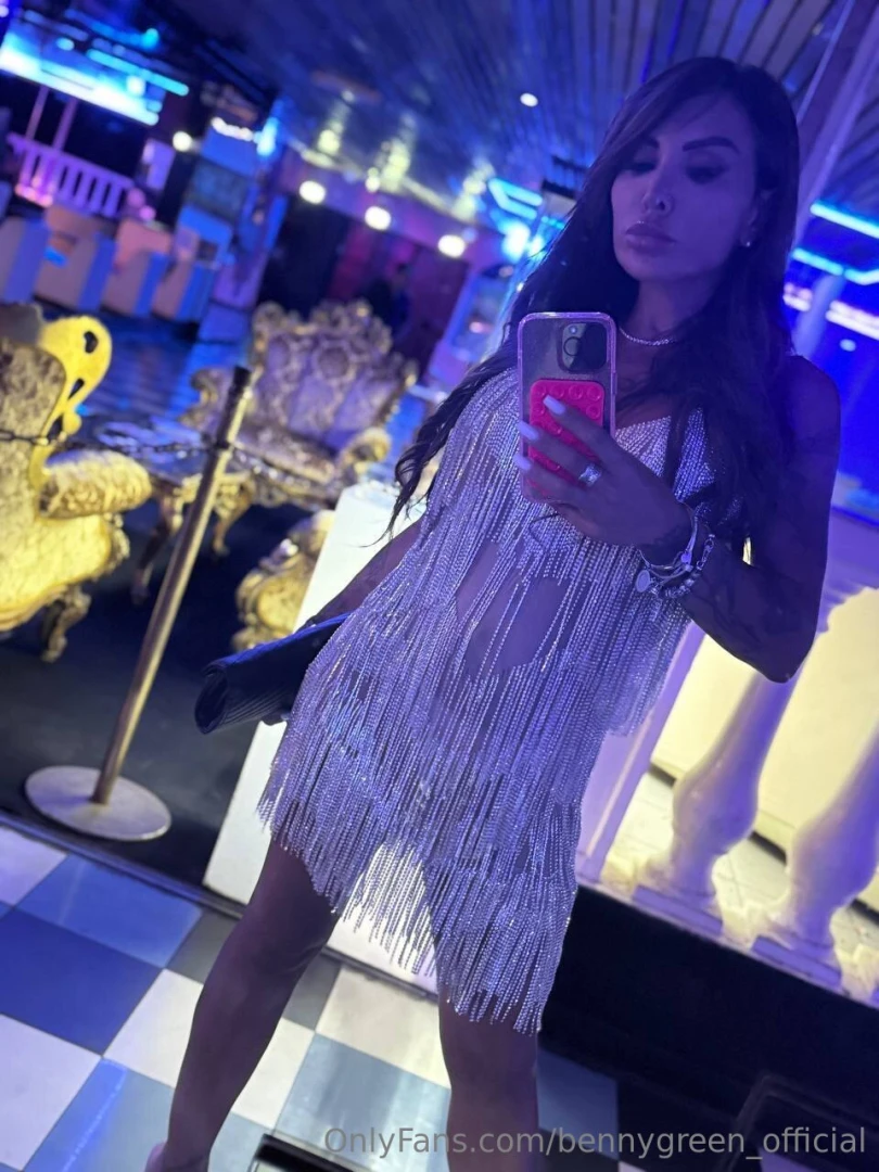 Se vuoi ti racconto in chat della mia serata pazza di ieri sera 