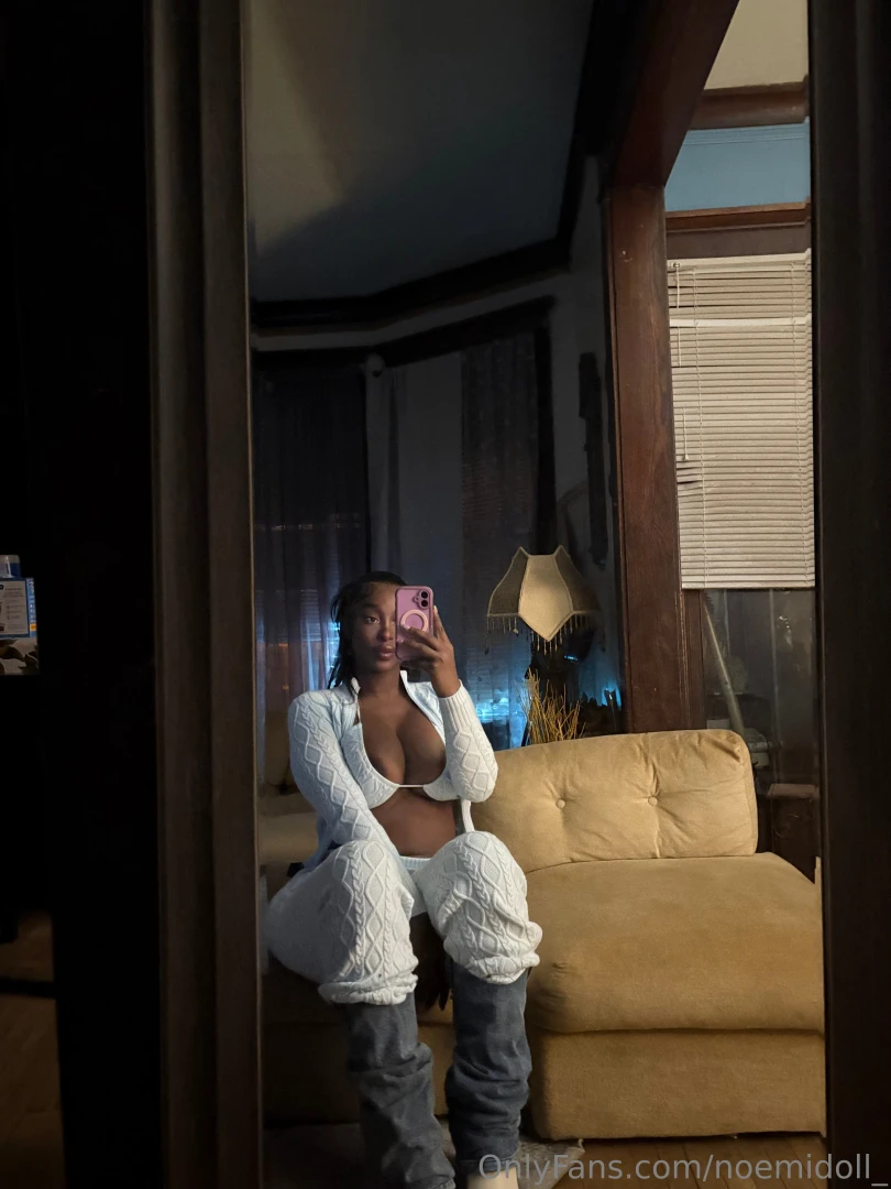 Last night i stayed inside so i took random pictures of myself being a part 2 