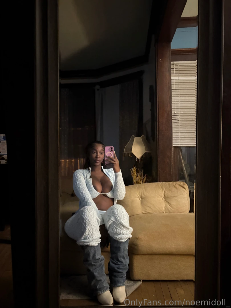 Last night i stayed inside so i took random pictures of myself being a part 1 