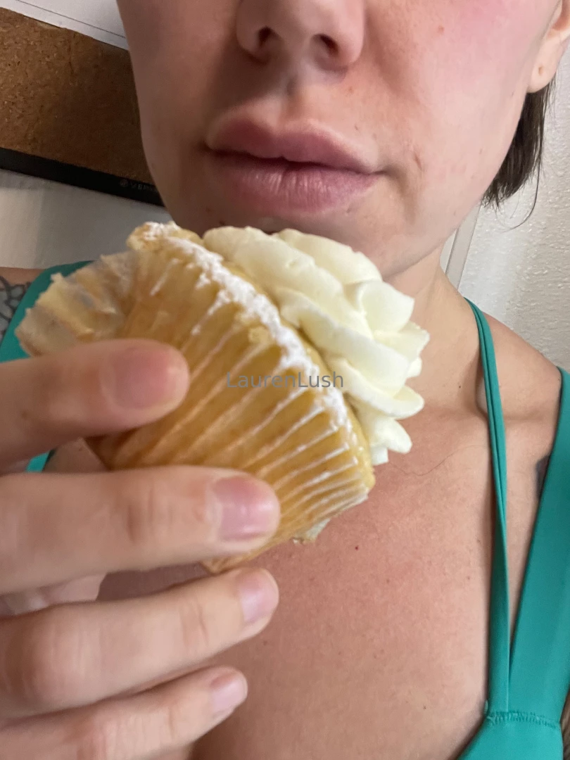 Cupcakes of the month arrived 