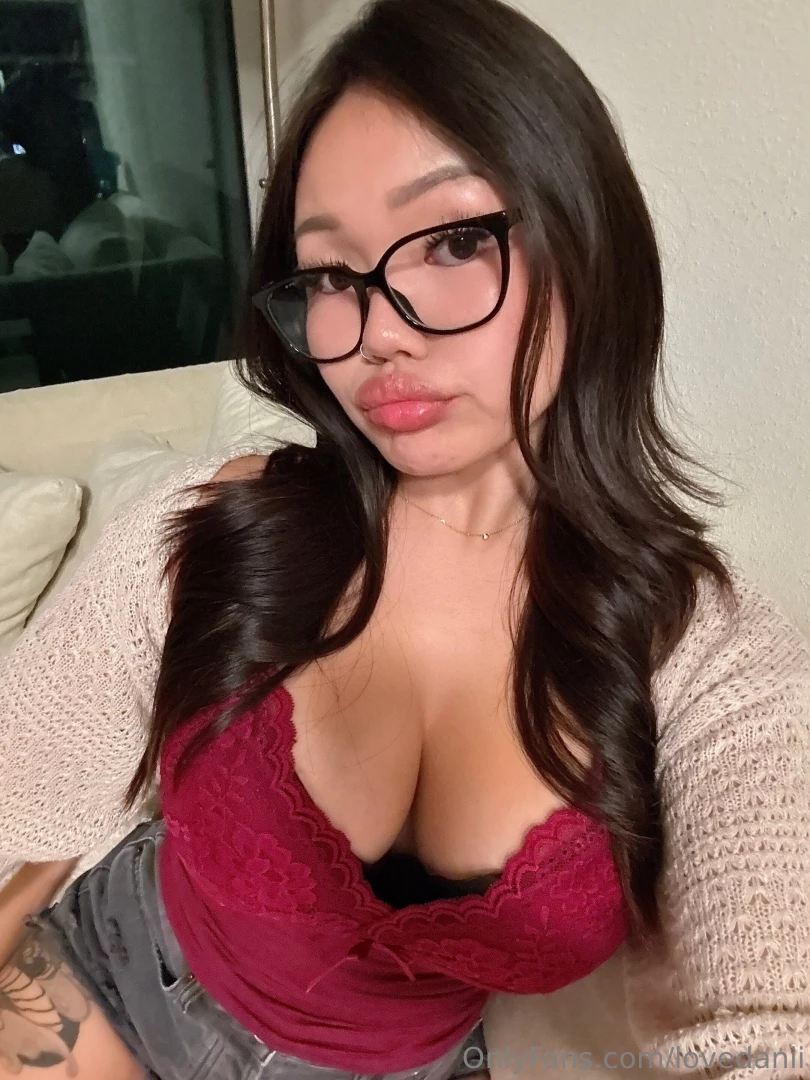 I see where you re looking my eyes are up here 