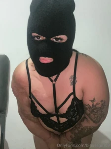 Masked for you i m so sexy and hot for you i masturbate and enjoy it