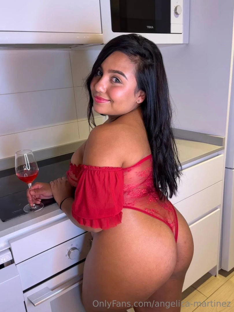 Does red suit me be honest because red puts me in a special mood 