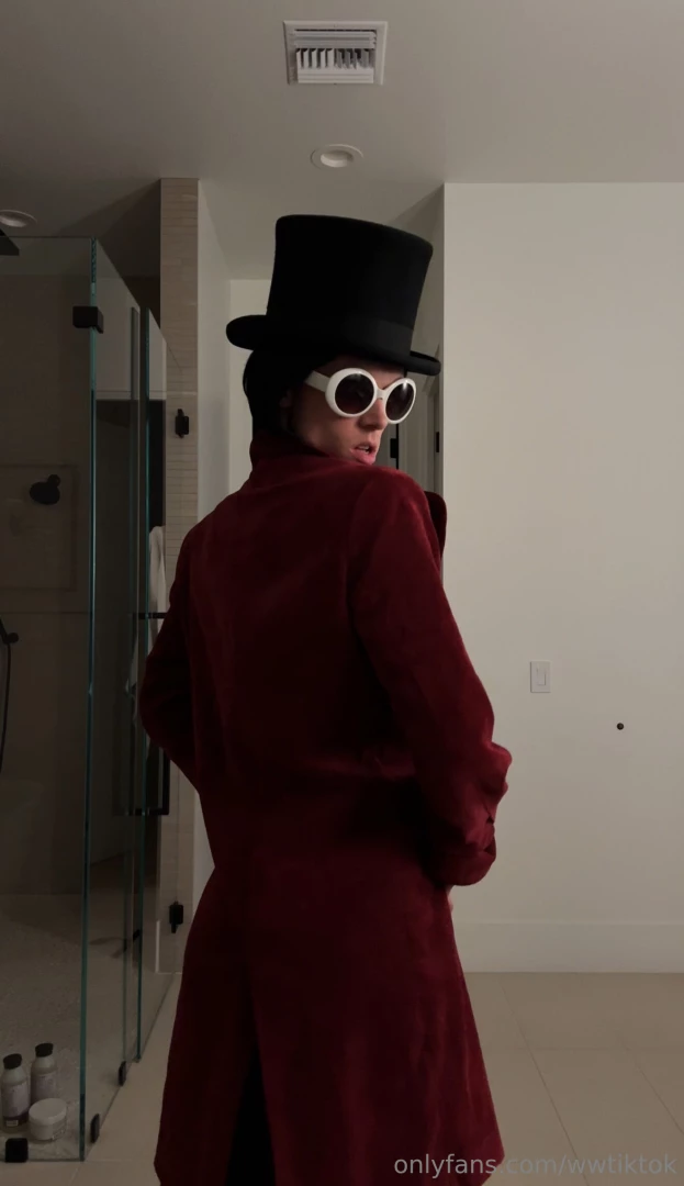 What if i told you this coat is hiding a juicy bare ass unlock to 