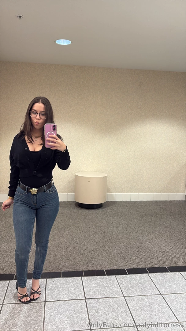 Did i ever tell u im 4 11 i know i look like a giant in pics but im 