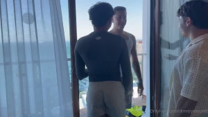 I escape from noelspain and go up to the room of the italians leo and