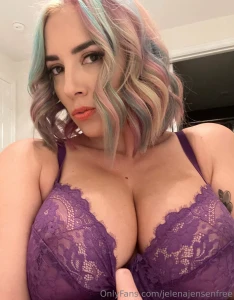 Chat with me in my dms tonight on jelenajensen