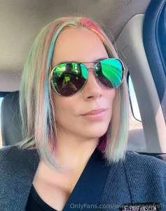 T g i f jelenajensen