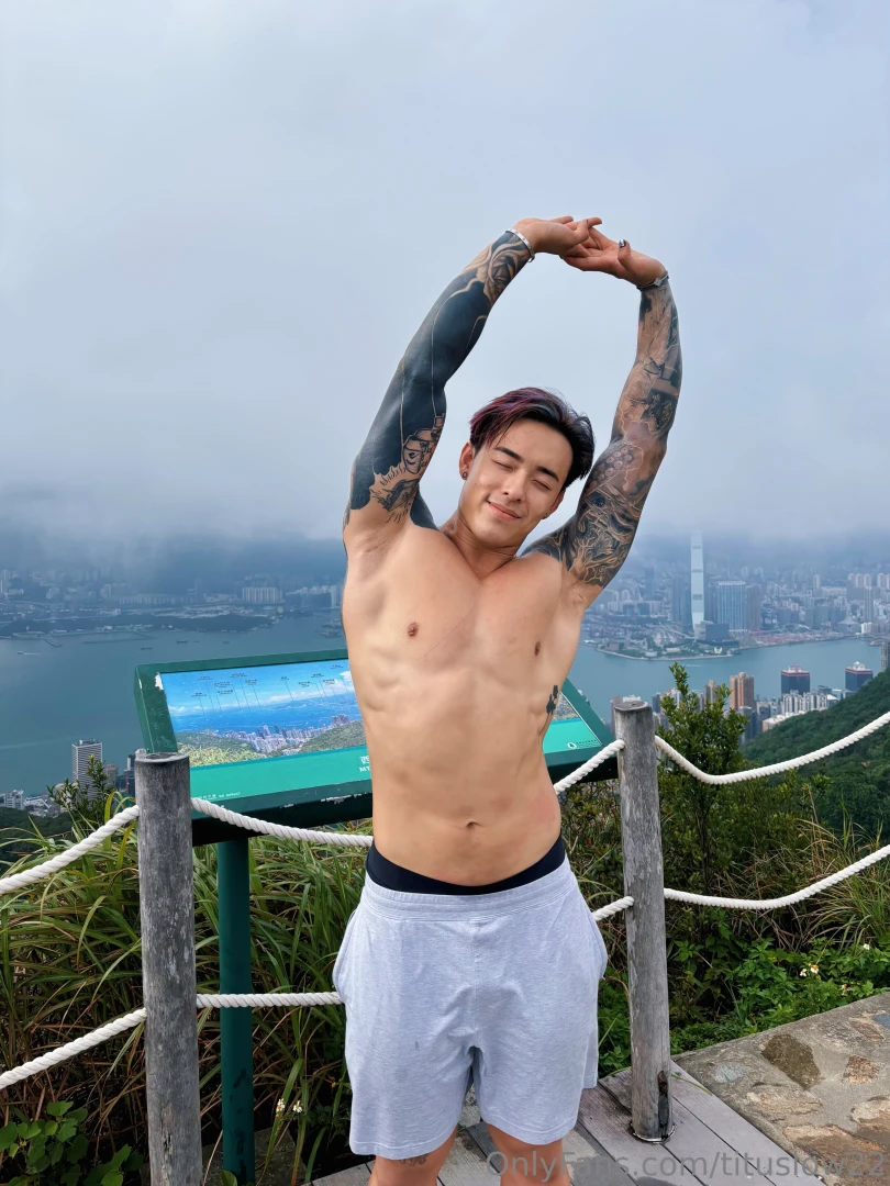 Hiking in hongkong for the amazing views 