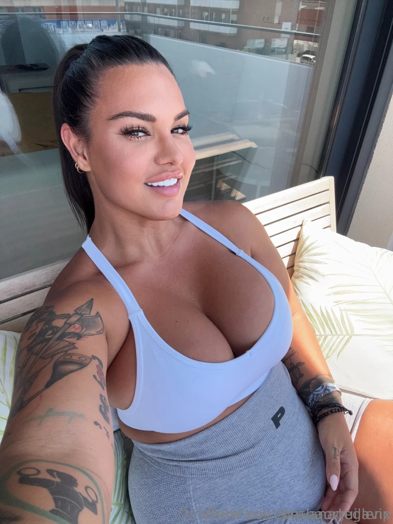 My bestie anaguillenx gave me some free passes to her onlyfans for the part 4 