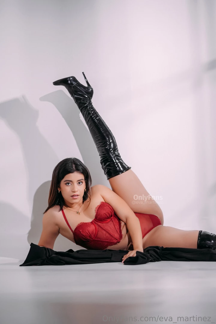 I start my week provoking you and tempting your mind dm me to give you 