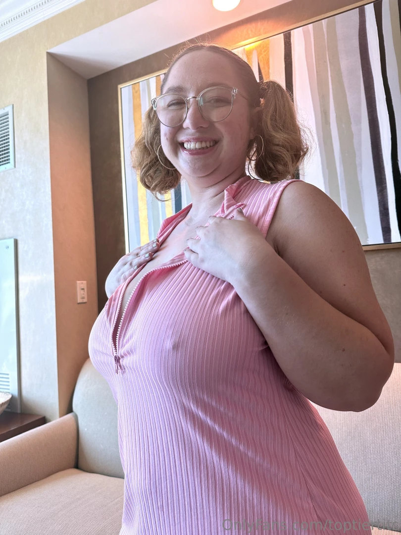 Photo set 1 maxine in pink dress remember to have renew on if you want part 3 