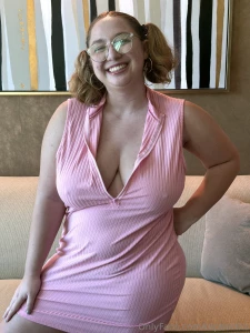 Photo set 1 maxine in pink dress remember to have renew on if you want part 4