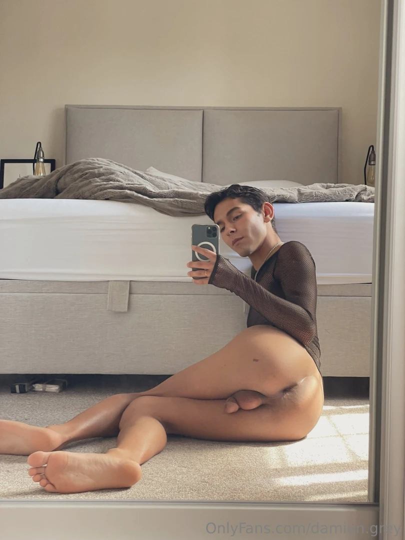 Ready to enjoy this juicy asshole dm me papi 