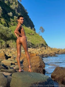 Hey daddy wanna hunt me dm me and prepare your gun