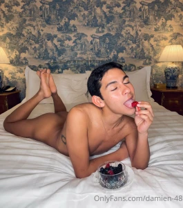 Happy monday daddy dm me and let me show how i can eat you