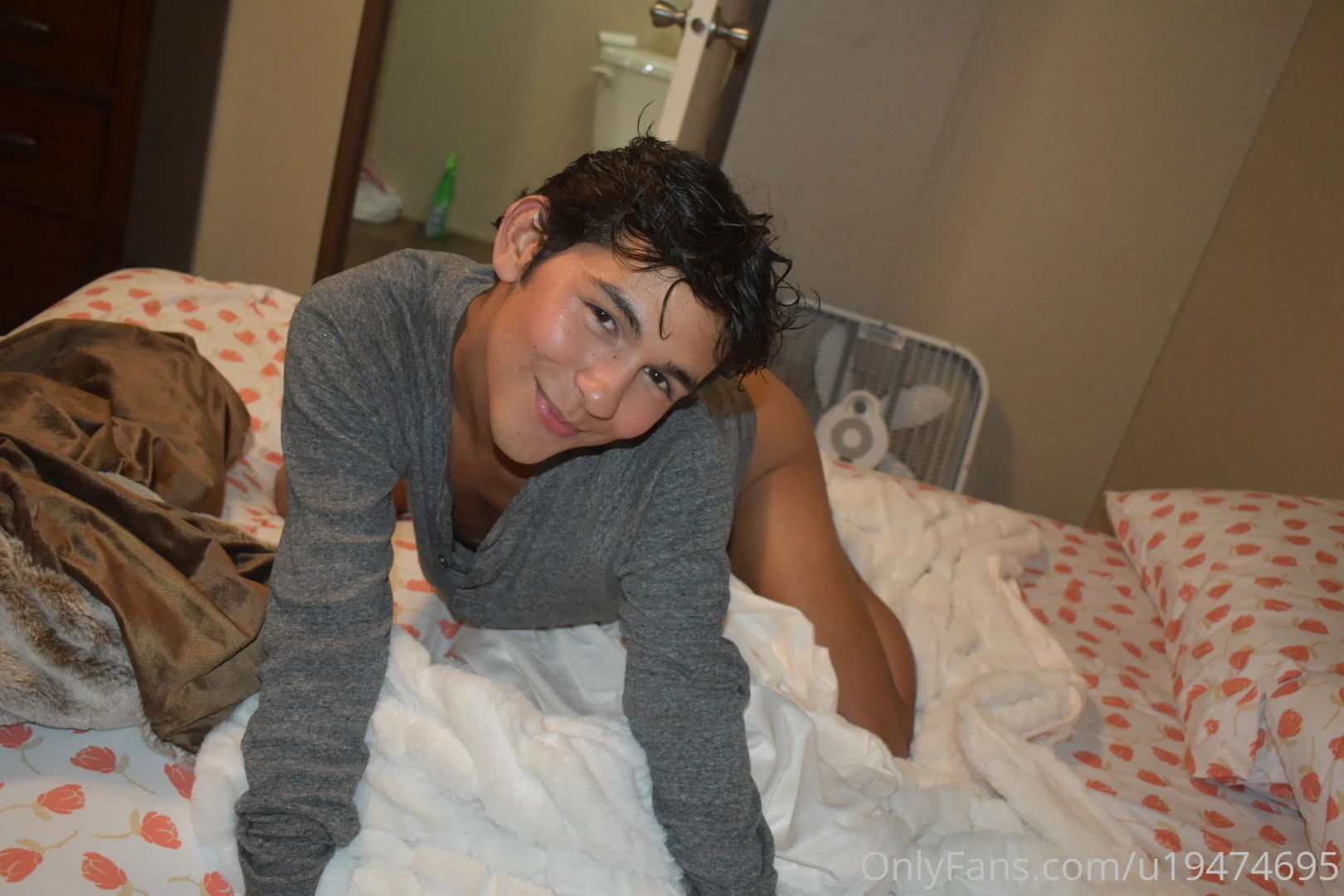 Come on daddy don t be shy let s do it dm me 