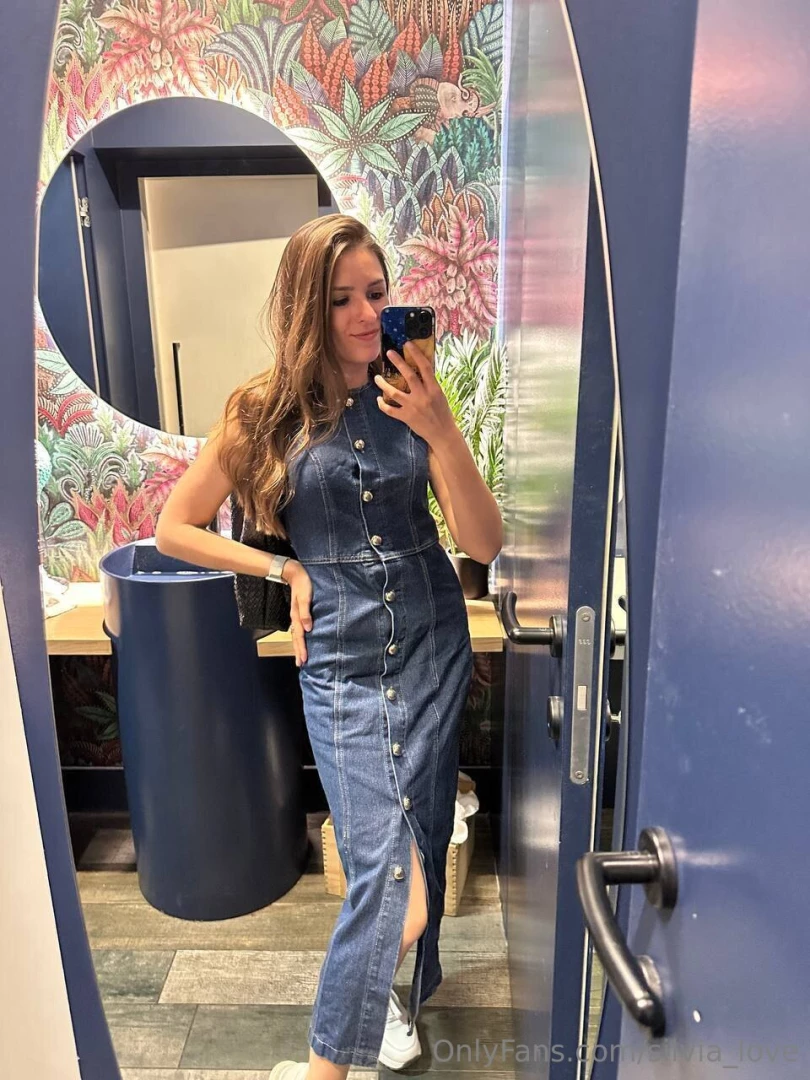 Captured that moment when you feel 100 little details make a look 