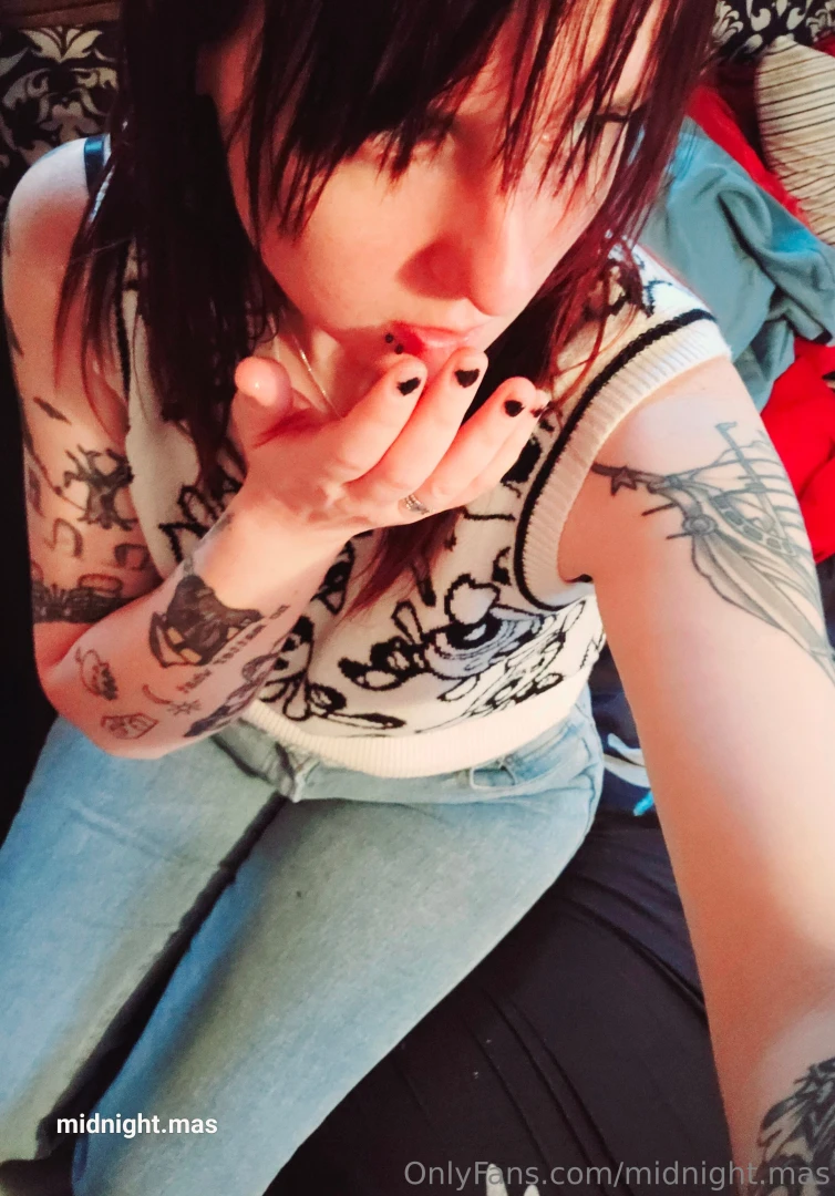 I m bored who wants customs 