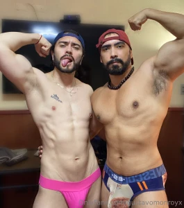 Mi primera vez de pasivo mi gymbro me convenci de pasarle el culito me