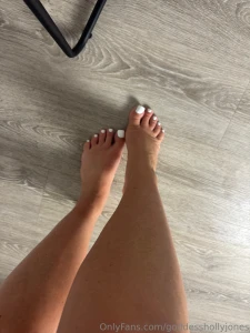 You beg for feet that will never step on you keep on begging loser