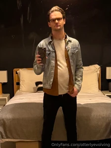 Heading out in clothes that definitely still fit part 4