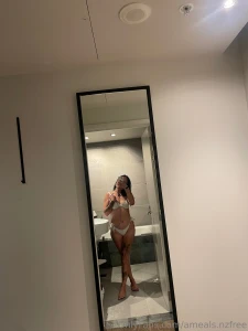 Swipe left lt lt lt too un dress me