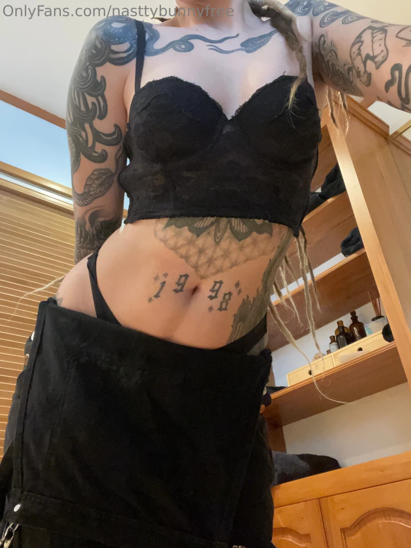 Want to see me take it off nasttybunny 