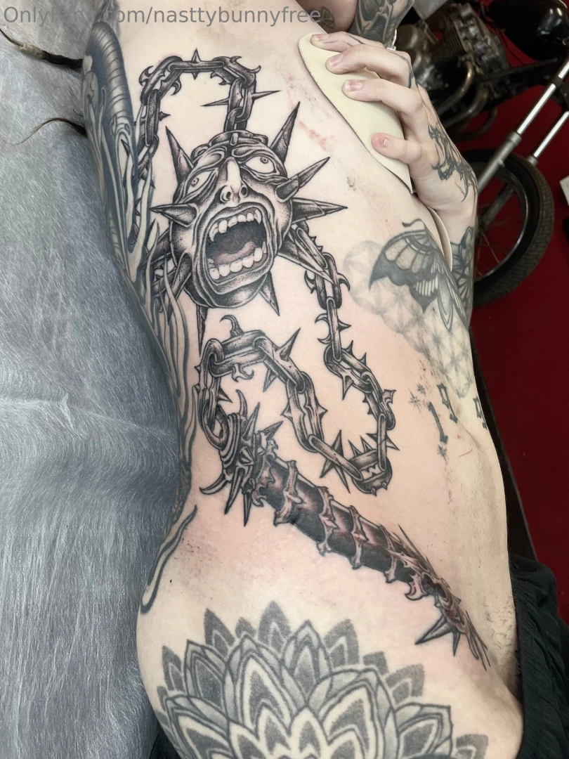 Tattoo finished onto the next nasttybunny 