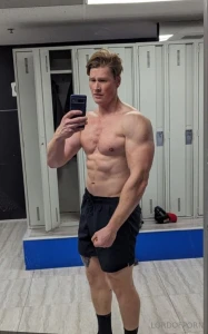 Waiting in the lockers for my gymbro