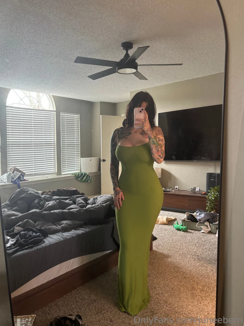 Is the dress too tight or should u just take it off me 