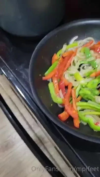 Do you like a lady who cooks 