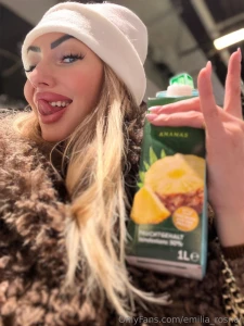 Ich hab gerade ananassaft f r dich gekauft bis gleich