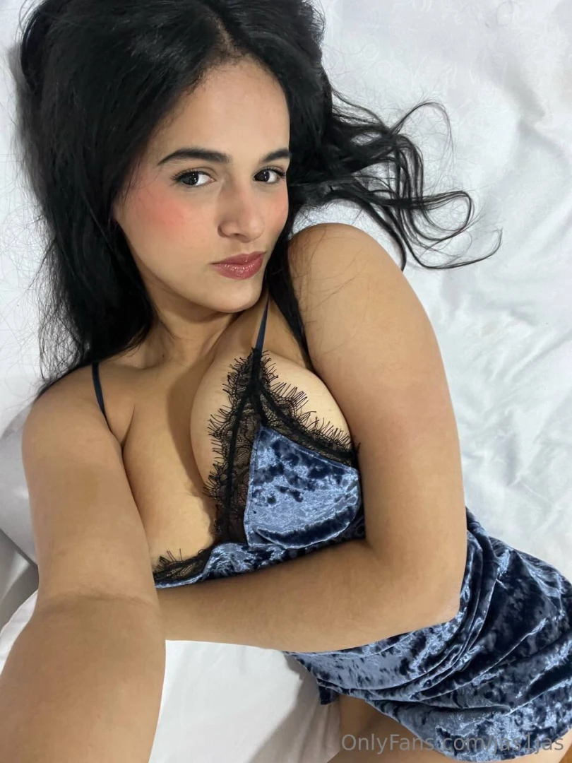 I love movies that end with a passionate kiss in the rain although i 