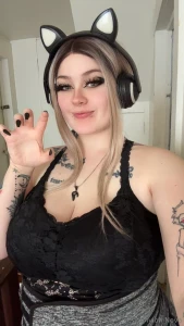 Your favorite e-girl is ready to suck some dick