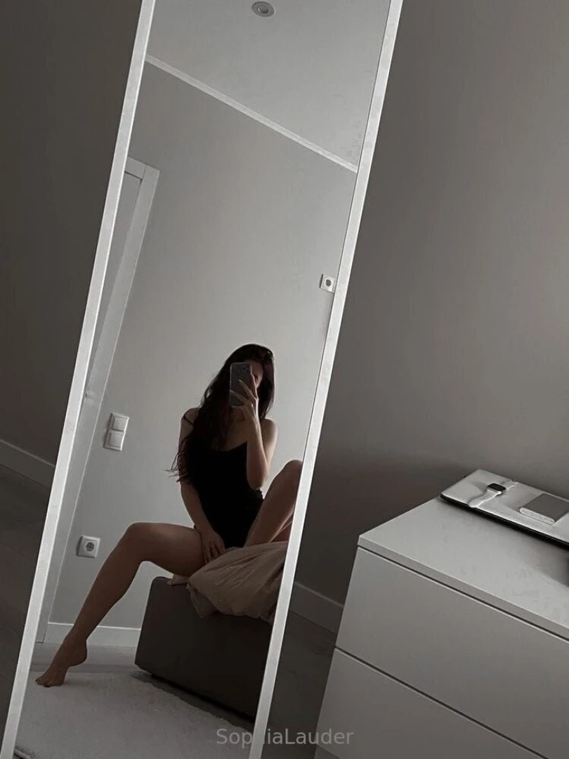 Just a pic before leaving for mani amp pedi 