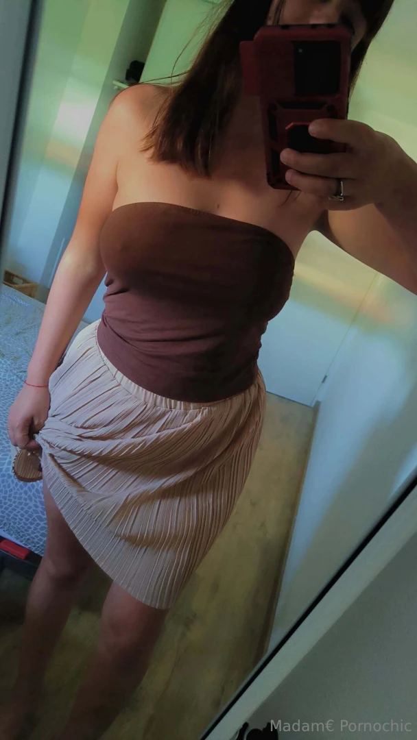 Elle est jolie cette petite tenue mais ce qui se cache en dessous est 