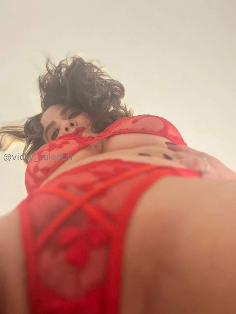 Good mothers s m o t h e r their stepsons with pussy 