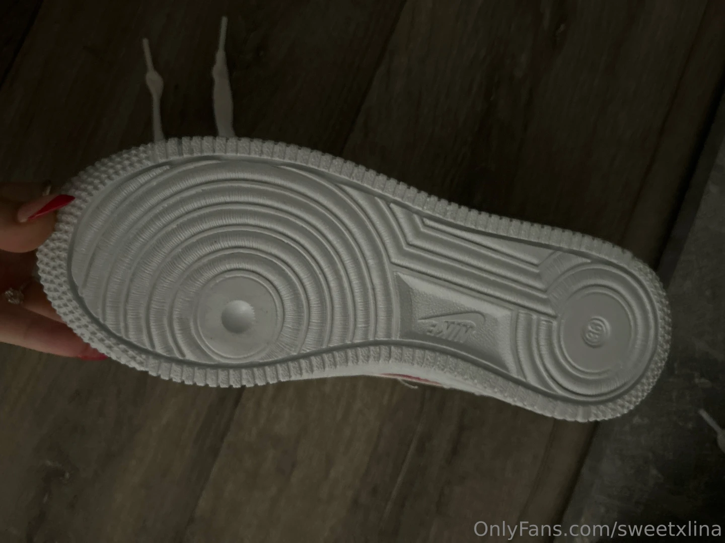 Ich bin lina nbsp gebe schweren herzens meine eingelaufenen nikes ab 