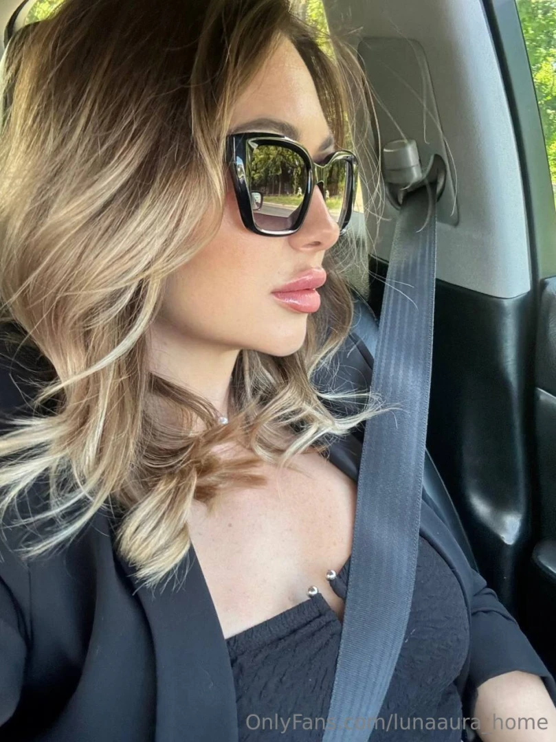 Hi it s lunaaura took a little ride today windows down lips glossy 