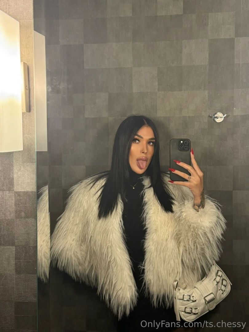 Just glam mirror selfies 