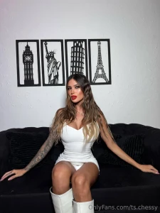 Your favorite doll is kinda bored right now slide in to my dms