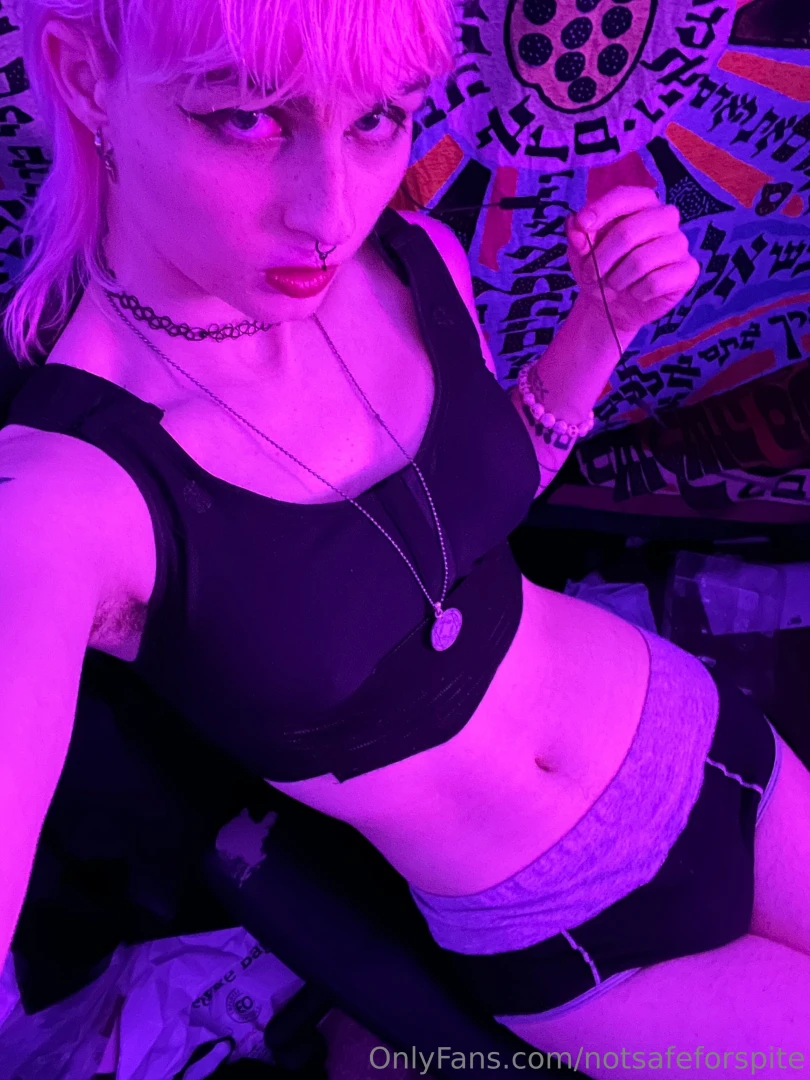 What if i told you a spite was literally just spite chilling on her 