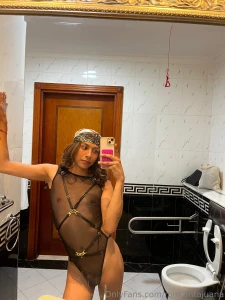 Bathroom selfies hit different when you re basically naked come say hi