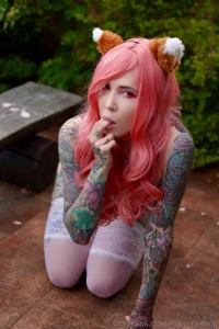 I m sucking my fingers i could be on my knees sucking your cock like